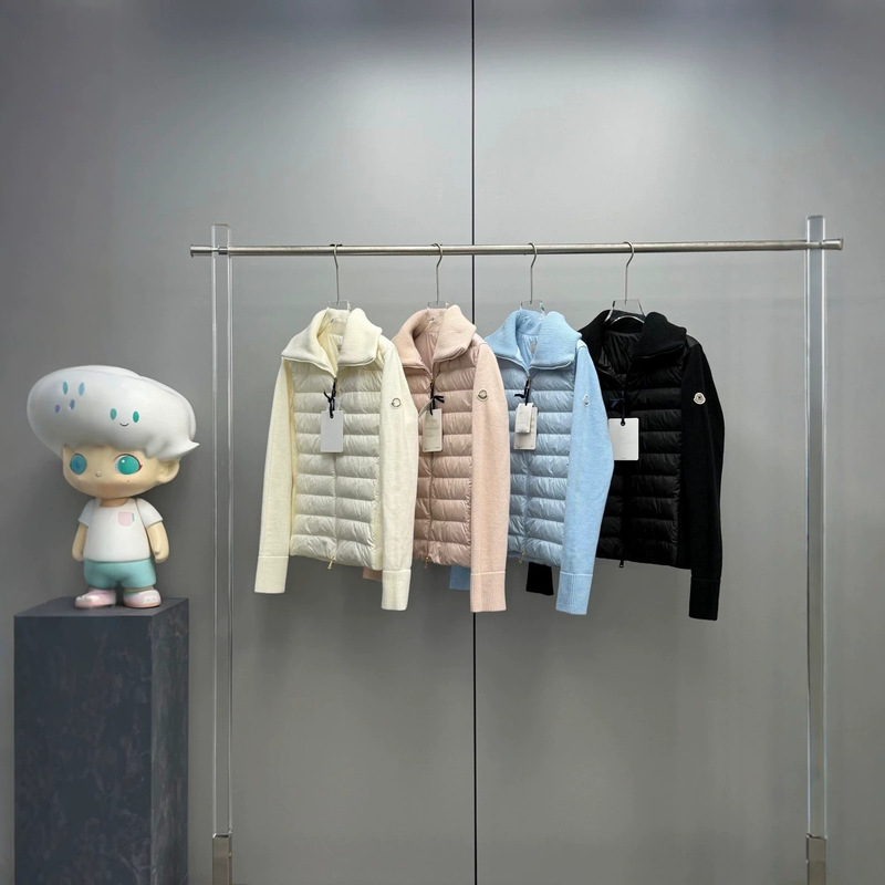 Nanyou high-end version M Mengjia 26ss autumn and winter knitted patchwork lightweight down jacket for women, same style as popular online Nanyou high-end version M Mengjia 26ss autumn and winter knitted patchwork lightweight down jacket for women, same style as popular online