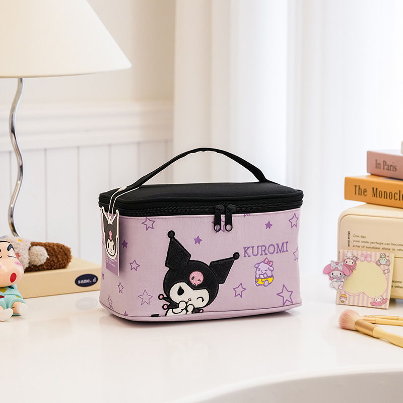 Sanrio estereoscópico de moda HelloKitty bolsas de maquillaje bordadas de gran capacidad de alta belleza viajes bolsas de baño portátiles