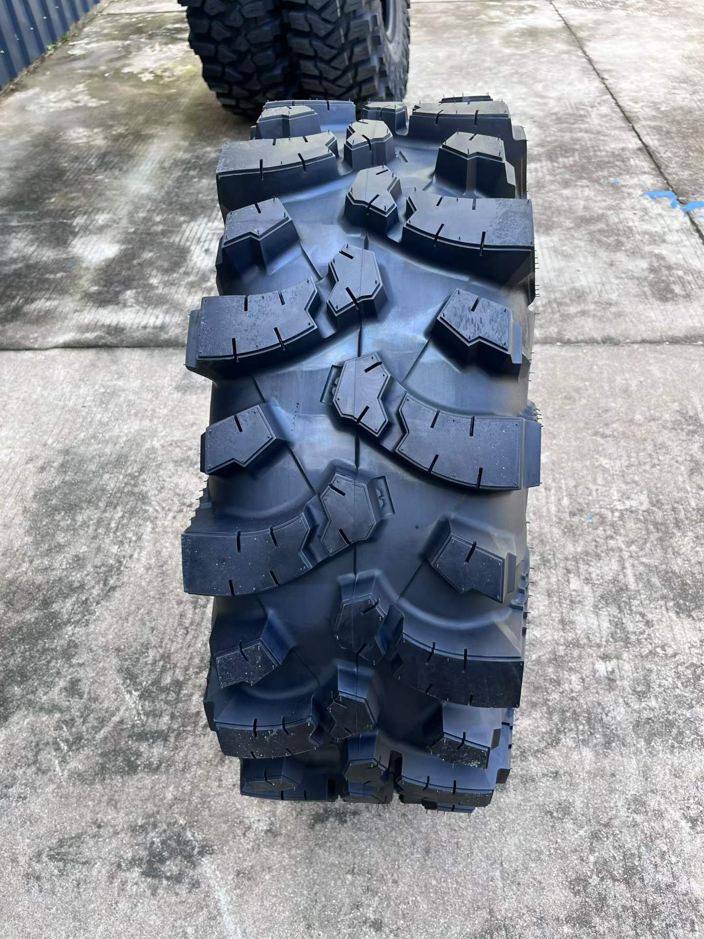 Off-road LT37/38.5/40/12.50/13.5-16r17 rock climbing tire 38.5X12.5-17LT mud terrain r