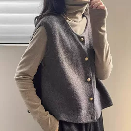 秋季针织马甲怎么选？复古叠穿款式搭配指南