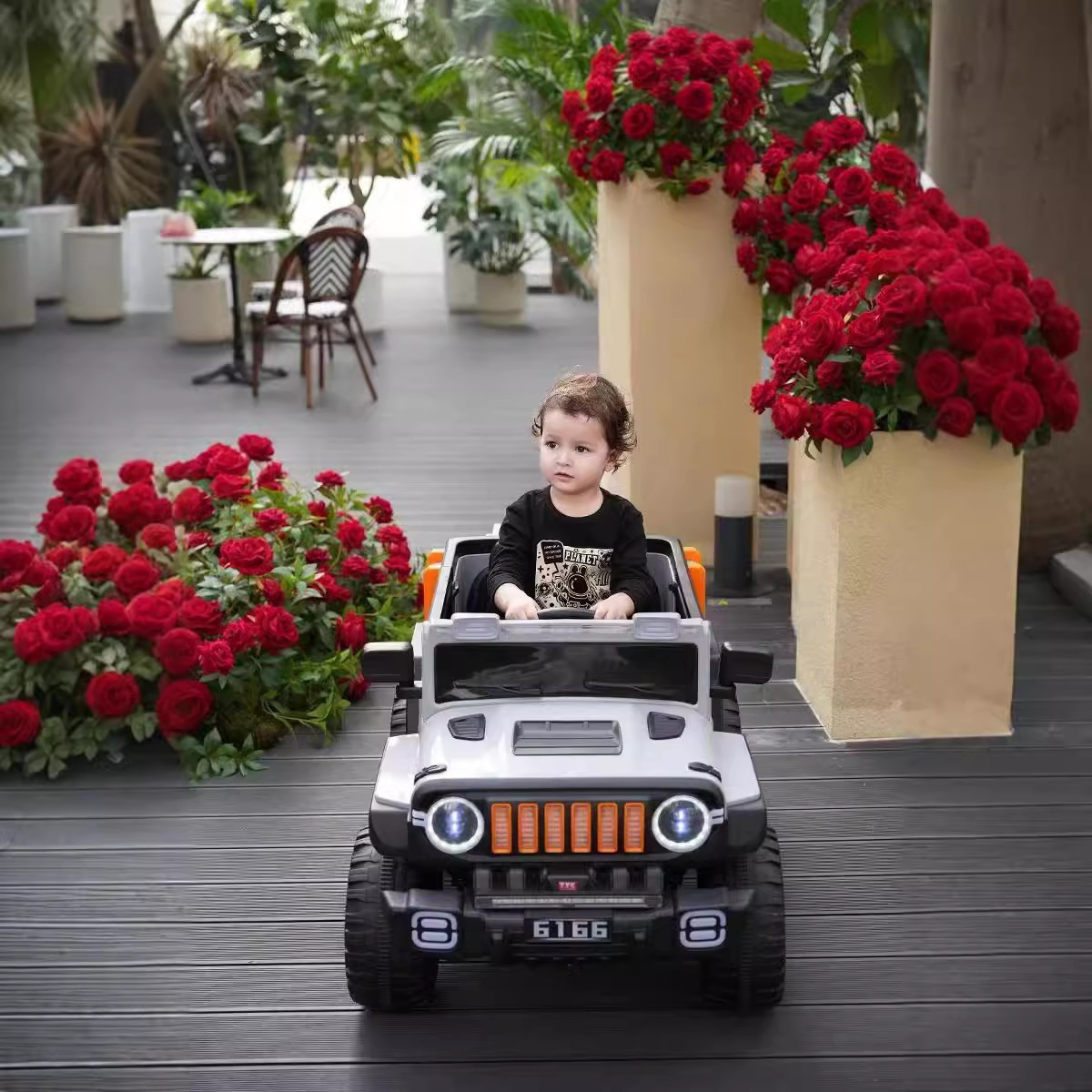 Jeep eléctrico todoterreno de cuatro ruedas para niños, coche recargable para niños y mujeres, coche de juguete de batería de control remoto, 4WD image 1