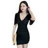 V-neck low cut dress with pleated and tight fitting buttocks， short skirt