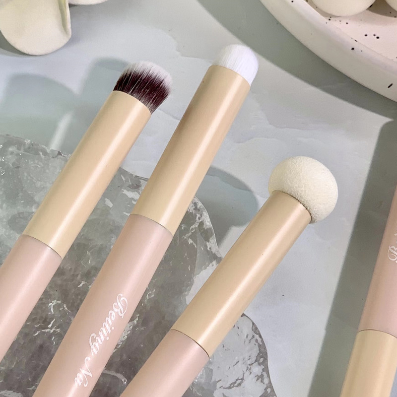 Cross-border small steamed bun round head concealer brush, dry and wet dual-purpose, mushroom concealer brush head, makeup brush for dark circles and acne marks, brushless undefined