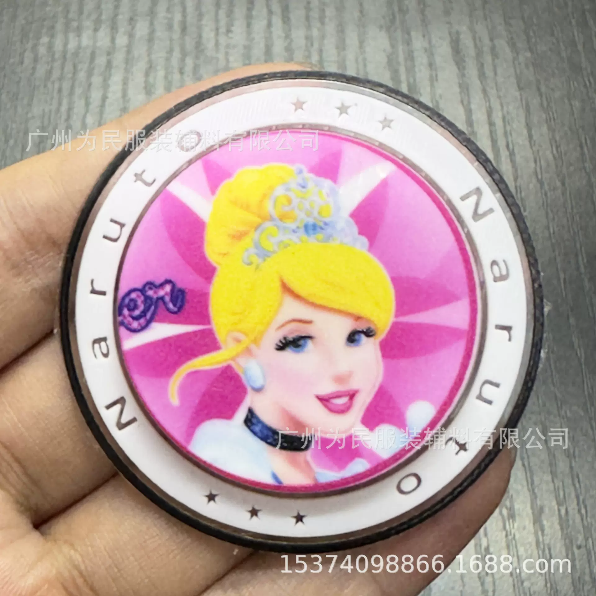 2025趋势服饰配件淑女爱莎公主滴塑圆形彩印防水灯壳趣味标牌