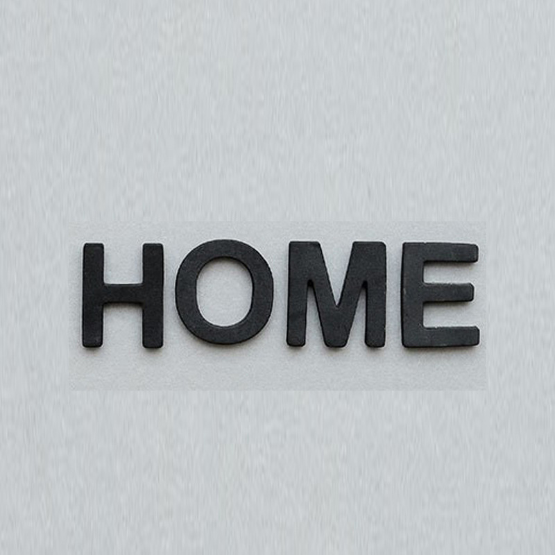 クリエイティブマグネット文字homeアニメ冷蔵庫は幸せな家族を貼り付けています。|undefined