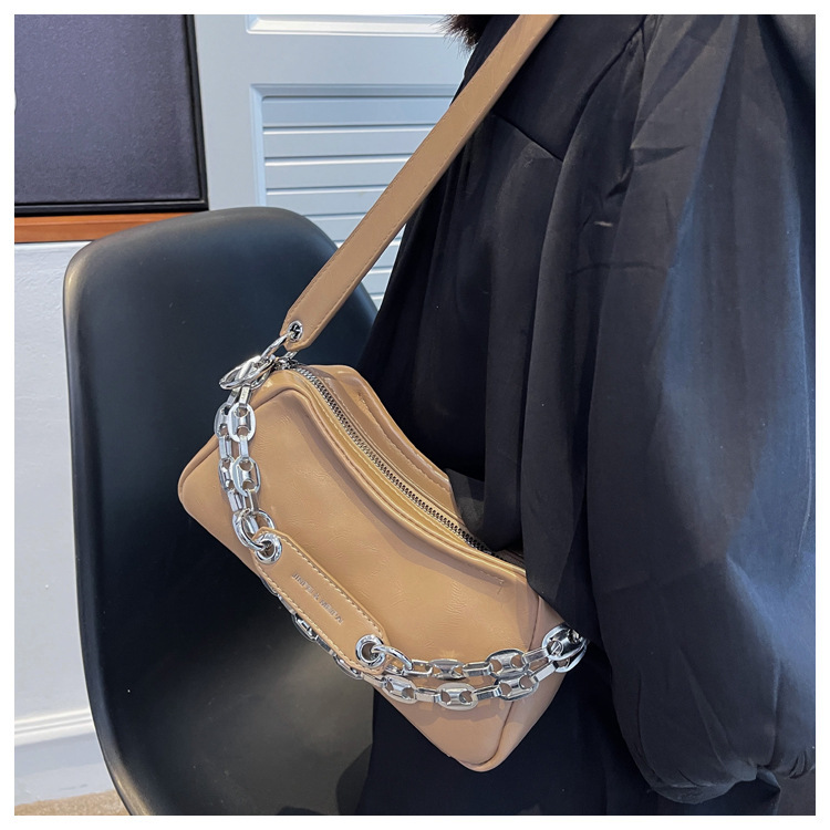 Fashion Pu Women's Chain Large Capacity New Portable Shoulder Messenger Bag 23.5*11*7.5cm display picture 6