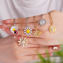 欧美时尚甜美雏菊不对称太阳花项链女珐琅彩釉小花朵不锈钢女颈链