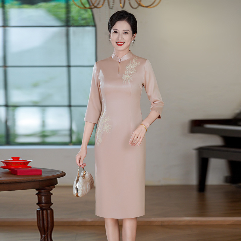 粉色妈妈婚宴装旗袍2025新款十月结婚喜婆婆刺绣礼服长袖高端缎面|undefined