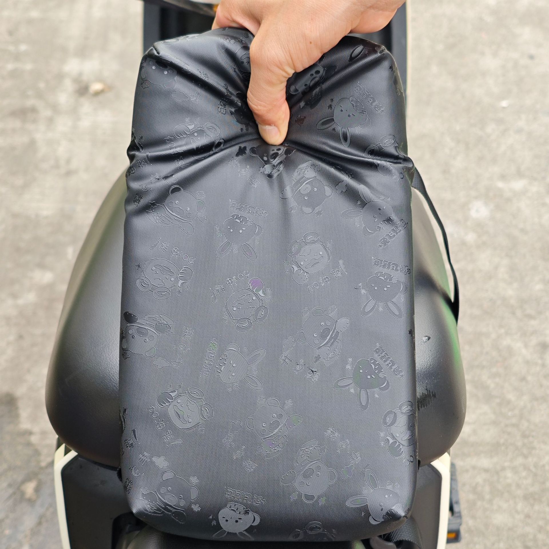 New National Standard Segmented Electric Vehicle Elevated Shock Absorbing Cushion Cover Battery Car Rear Seat Thickened Sunscreen Waterproof Soft Cushion