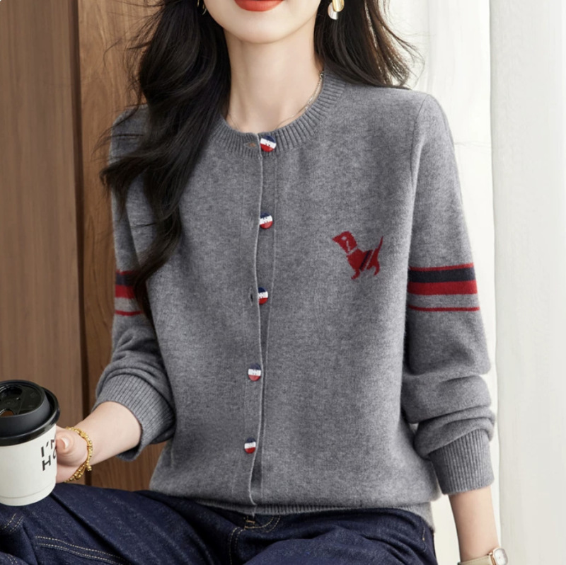 Knitted Cardigan Top for Women, Fashionable and Stylish, Autumn and Winter, Large Size, Loose Fit, Round Neck Sweater, Thickened Knitted Cardigan Top for Women, Fashionable and Stylish, Autumn and Winter, Large Size, Loose Fit, Round Neck Sweater, Thickened