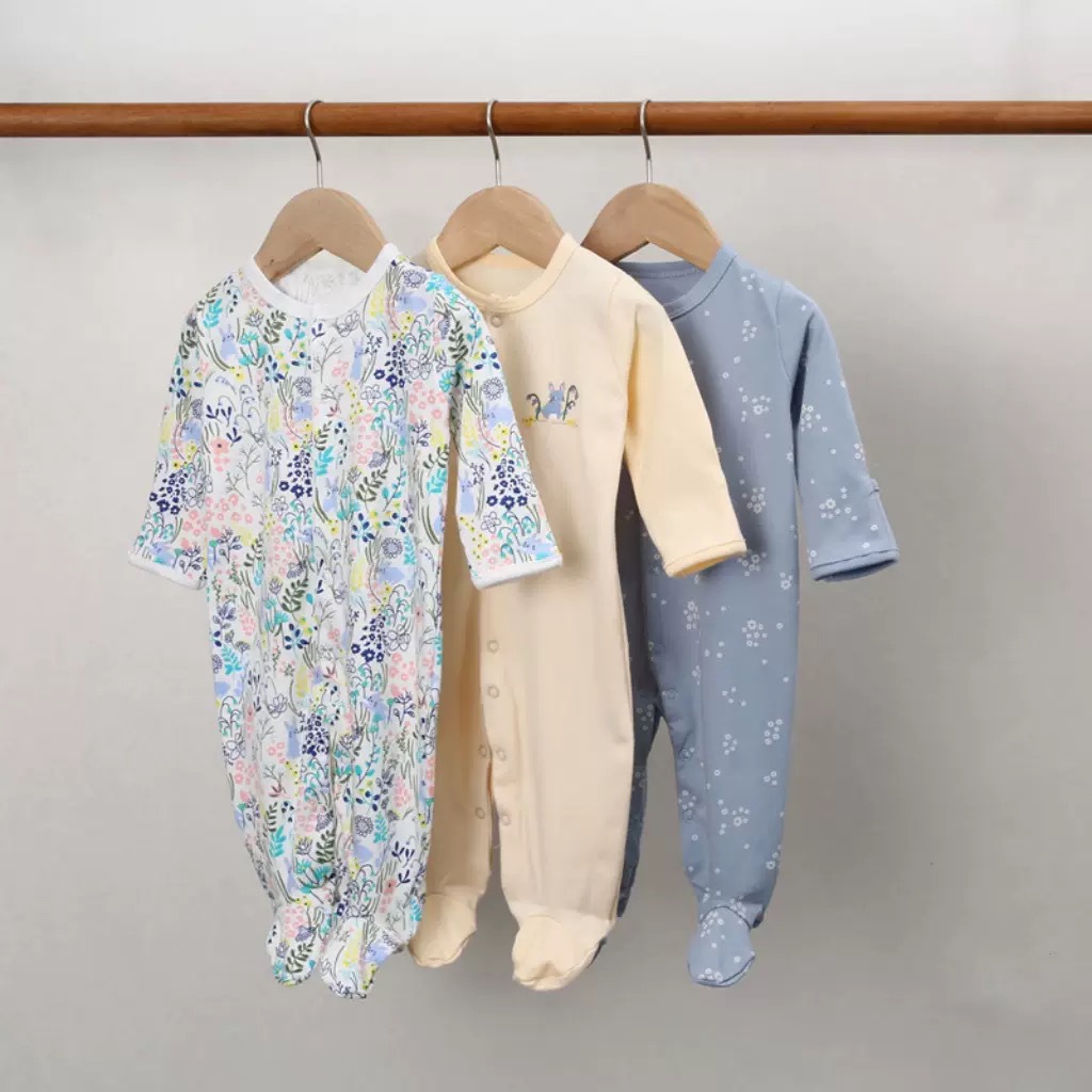 外国貿易の子供服春秋タイプの赤ちゃんのワンピースの長袖は足を包んでパジャマの新入生の赤ちゃんのプレゼントの箱を登ります。