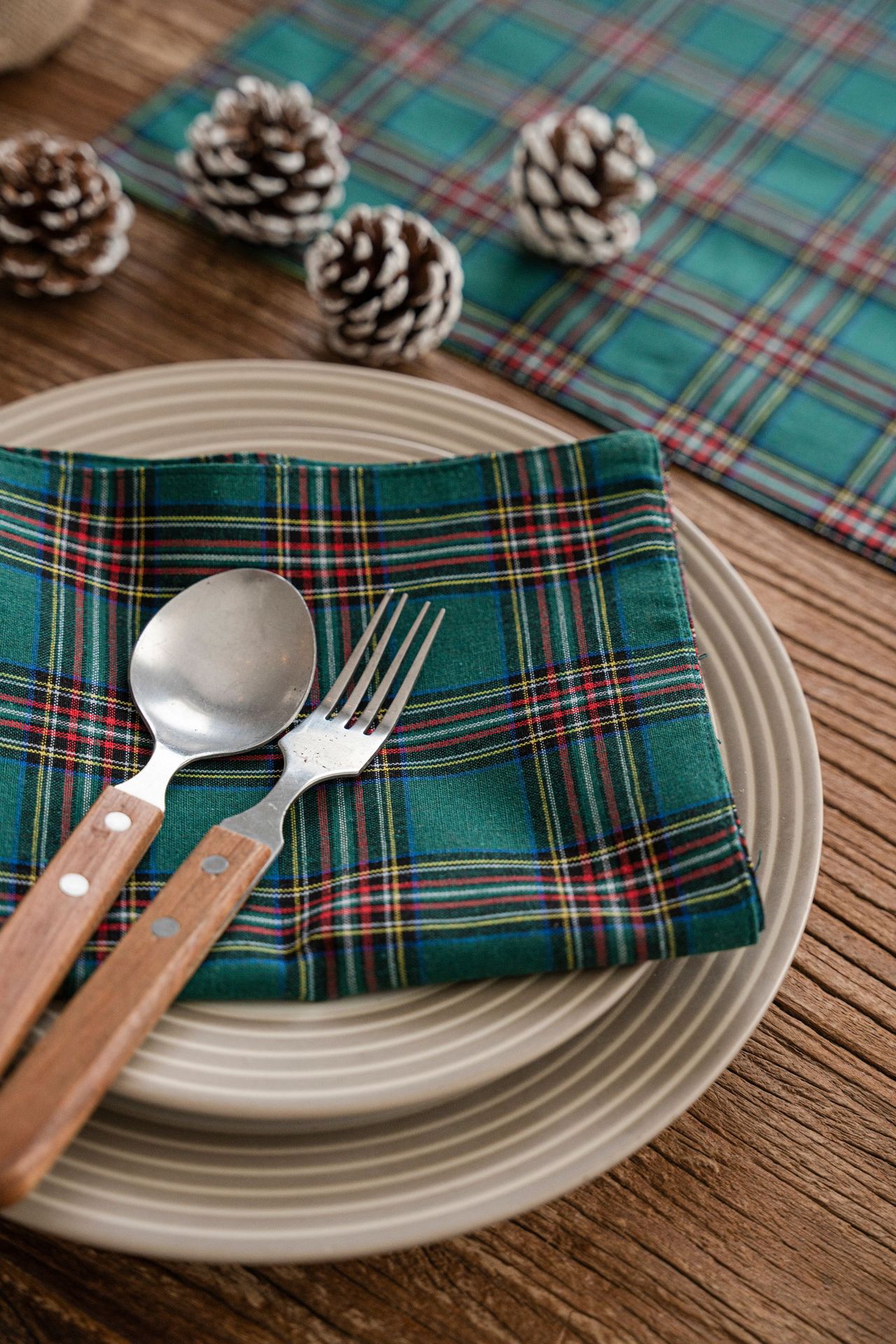 夹心格墨绿桌旗