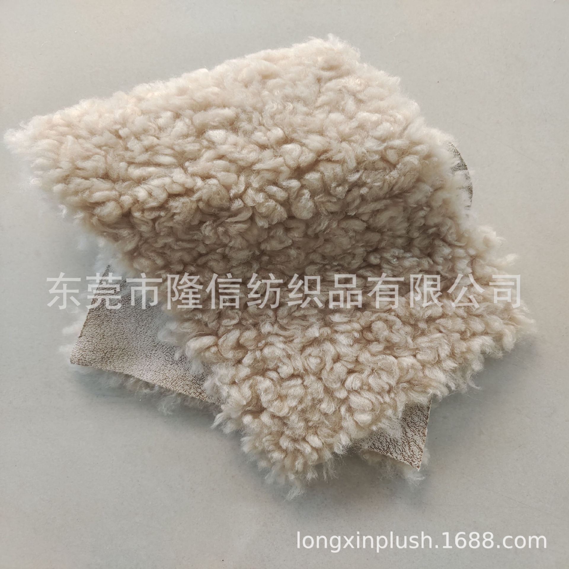 纯羊毛绵羊卷现货全羊毛羊卷毛针织羊剪绒全毛卷曲羊羔绒面料-阿里巴巴