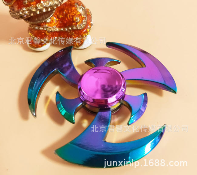 B Dedos de araña de colores, peonza, yema del dedo de metal de tres hojas, peonza de dos hojas, productos pequeños, suministro al por mayor