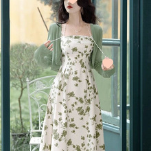茶歇法式裙女复古浪漫清纯仙气超仙显瘦高级感长款碎花吊带连衣葵