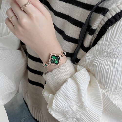 High-end, compact and exquisite four-leaf clover petal bracelet watch for women, simple and fashionable quartz women's watch