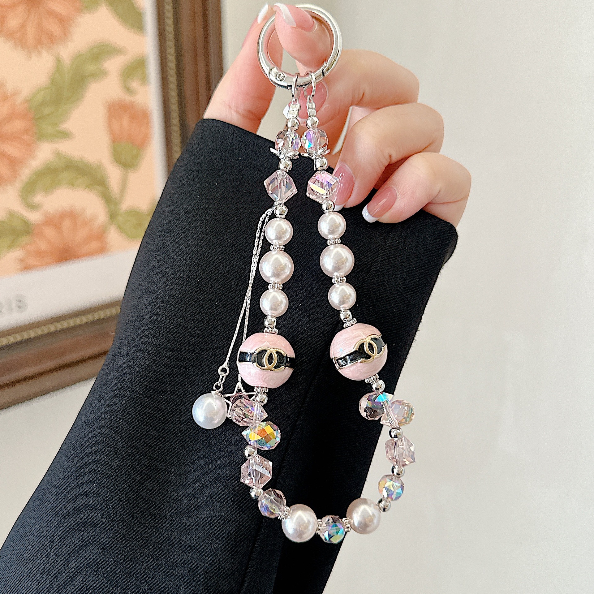 Cadena de teléfono móvil de alta gama hecha a mano de boutique, cadena de pulsera de fragancia pequeña de lujo ligero, cordón de teléfono móvil de moda, teléfono móvil corto/colgante