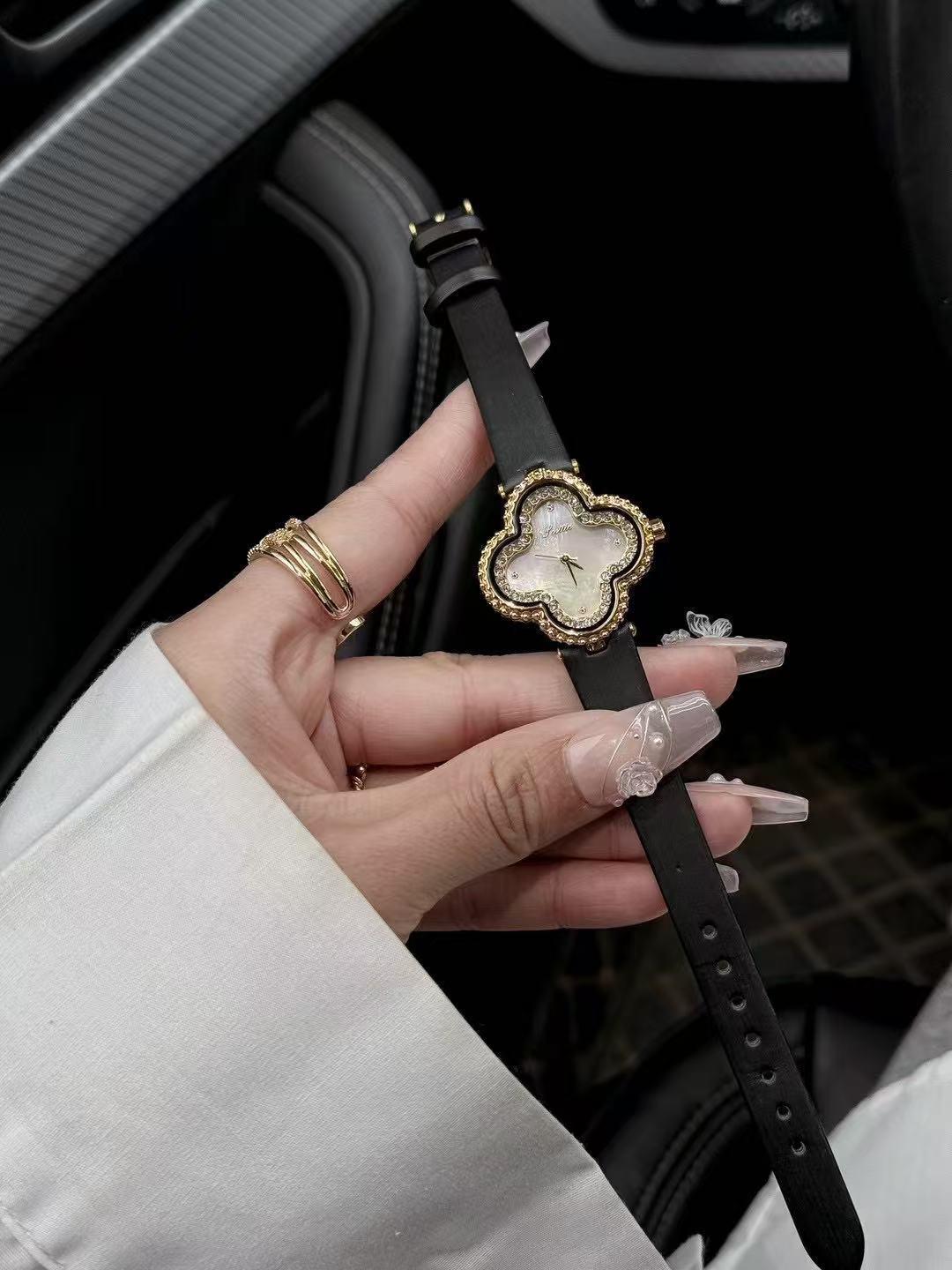 Women's Four Leaf Clover Quartz Watch With Leather Strap Shell Dial_voghion.com