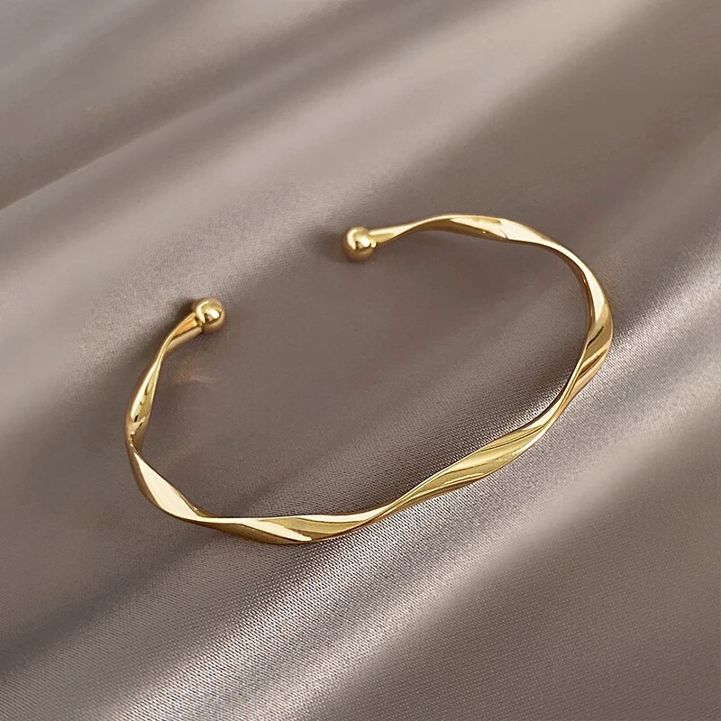 Simple cold style all-match open bracelet wave pattern niche design personalized C- shaped bracelet wholesale Simple cold style all-match open bracelet wave pattern niche design personalized C- shaped bracelet wholesale
