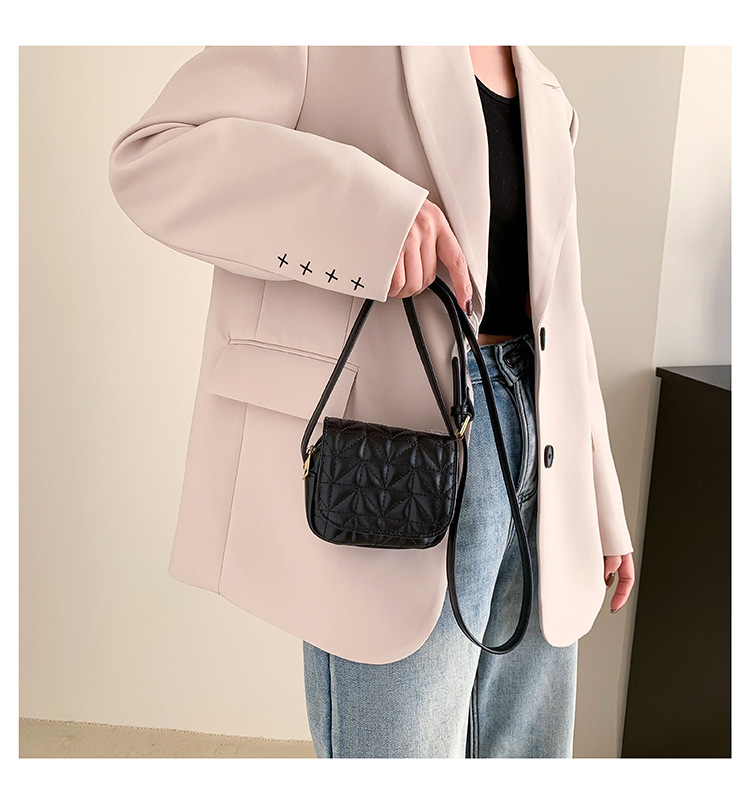 Women's Small Pu Leather Solid Color Fashion Square Magnetic Buckle Crossbody Bag display picture 1