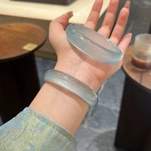Wholesale azure frozen quartz rock jade medium wide flat bracelet ice floating blue thin round jade bracelet live supply