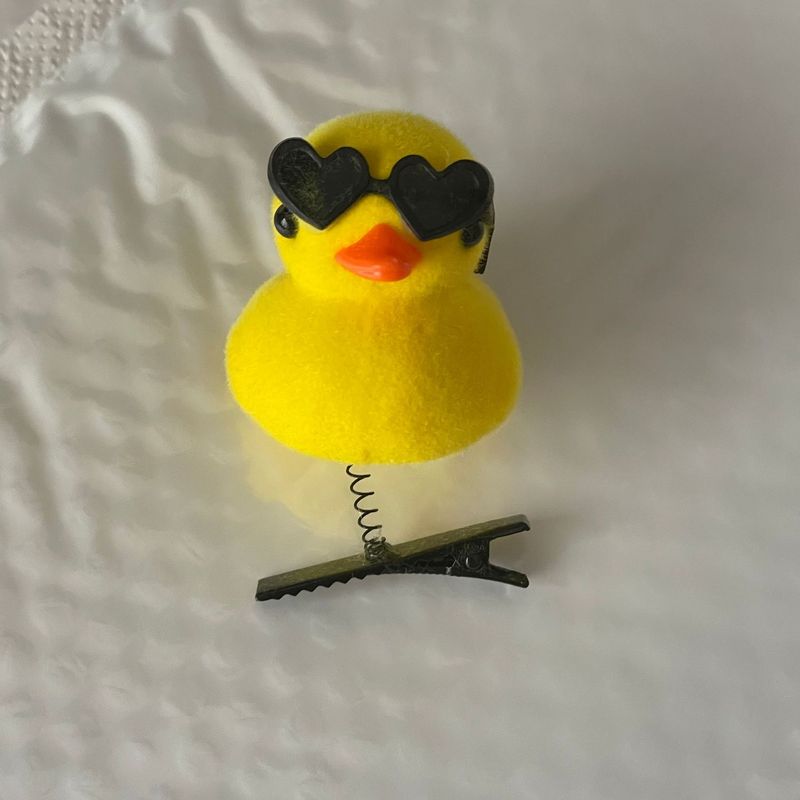萌え神器の小さい黄色のアヒルの髪を売って赤い愛のスプリングを挟みます。|undefined