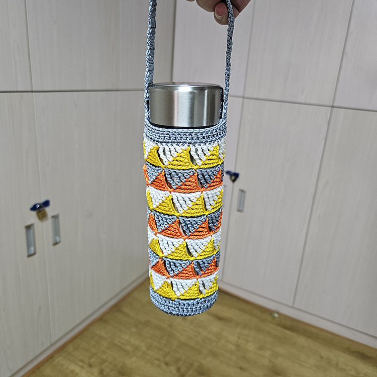 安定した三角水カップカバーのカップカバーの手作りのかぎ針編みのカップカバーの通用断熱の熱防止の保温カップのグラスのカップカバー|undefined