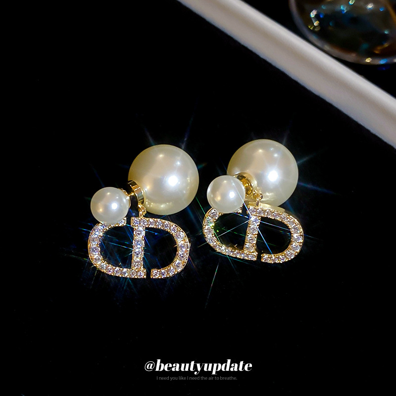 Pendientes de perlas con letras de aguja plateada de oro real Pendientes de dos accesorios para mujer Pendientes de temperamento de moda Lujo ligero Sentido de alta gama