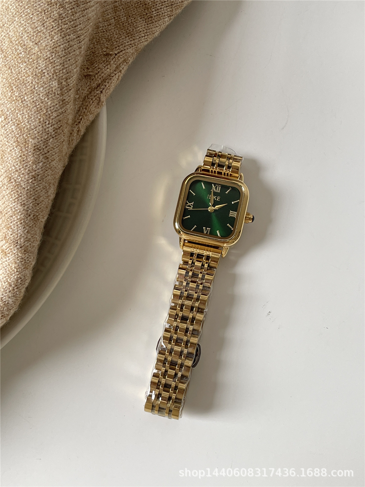 IEKE Classic golden retro square quartz steel belt