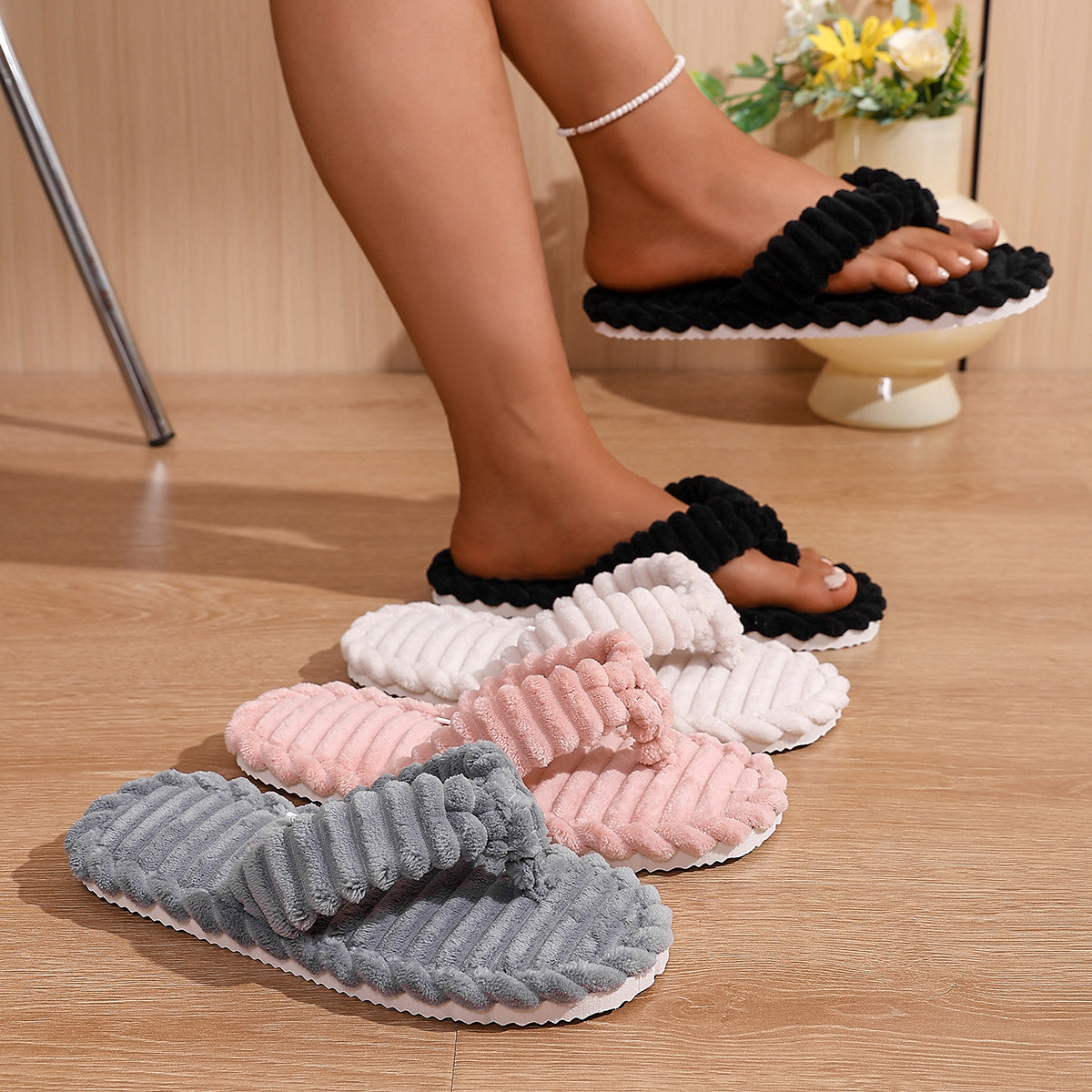 Zapatillas de pelusa suave para mujeres 2026 verano en el hogar confortable zapatillas de fondo plano hotel para invitados espesar zapatillas de baño para mujeres