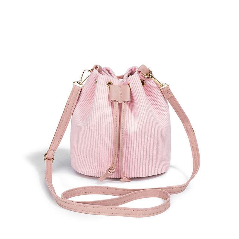 Personalidad de moda de celebridades en línea este año, bolsos de cadena populares para mujeres, otoño y invierno de 2025, nuevos bolsos de cubo coreanos image 9