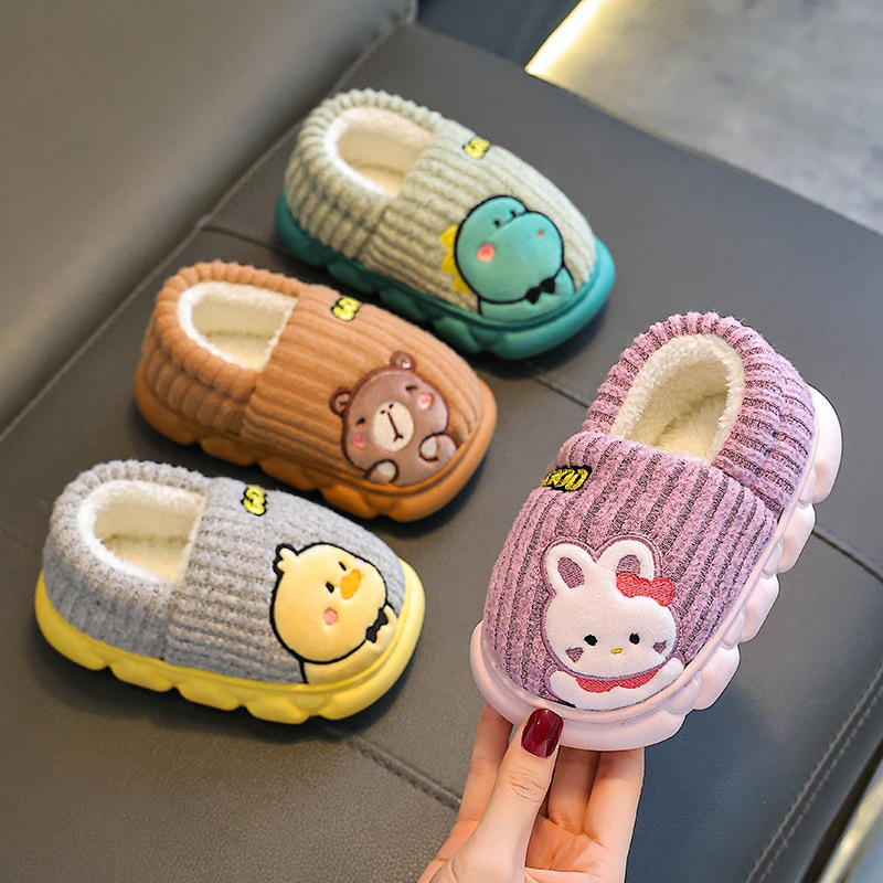Invierno zapatillas de algodón para niños y niñas caliente pelusa para el hogar con suela gruesa antideslizante para padres e hijos bolsas de tacones de algodón