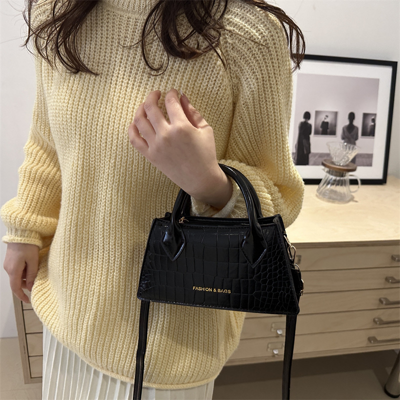 2025 nuevo bolso de mensajero casual ins textura retro simple estilo occidental pequeño bolso de mano de color sólido de moda