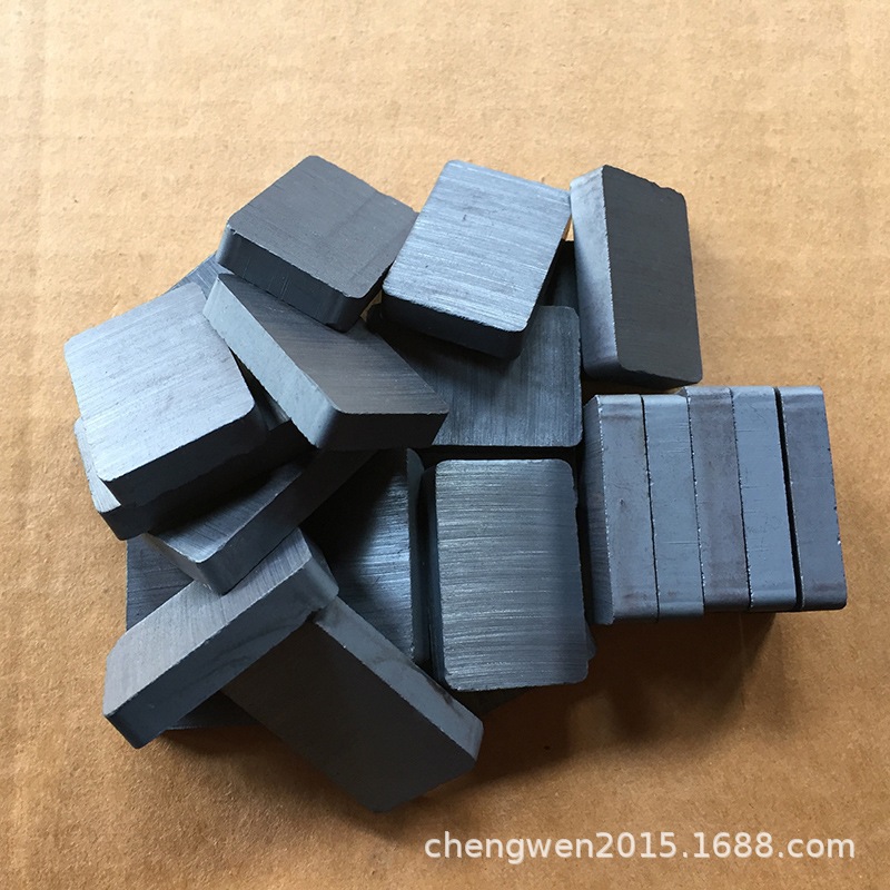厂家销售铁氧体方块，方形磁铁，麻将磁铁磁块