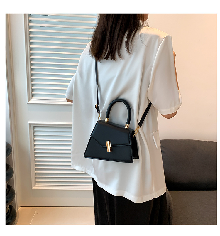 Women's Medium Pu Leather Solid Color Streetwear Lock Clasp Handbag Crossbody Bag display picture 5