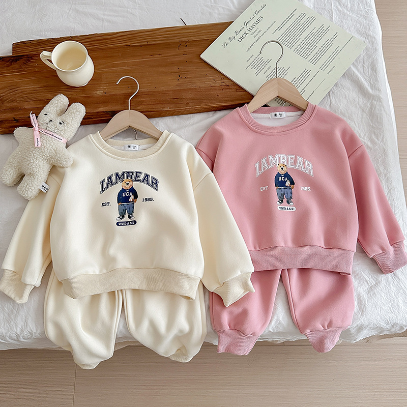 Autumn demi-season sports suit