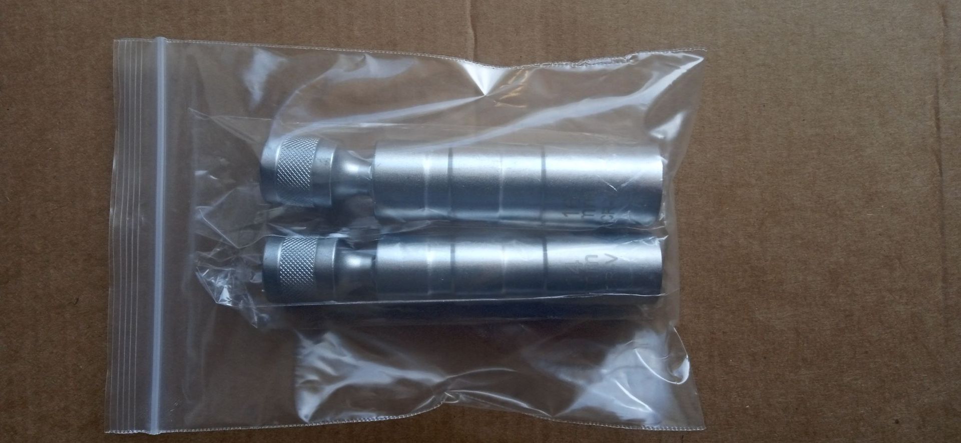 Manga de la bujía magnética delgada universal 14mm16mm alargado socket llave de reparación de automóviles bujía herramienta de desmontaje