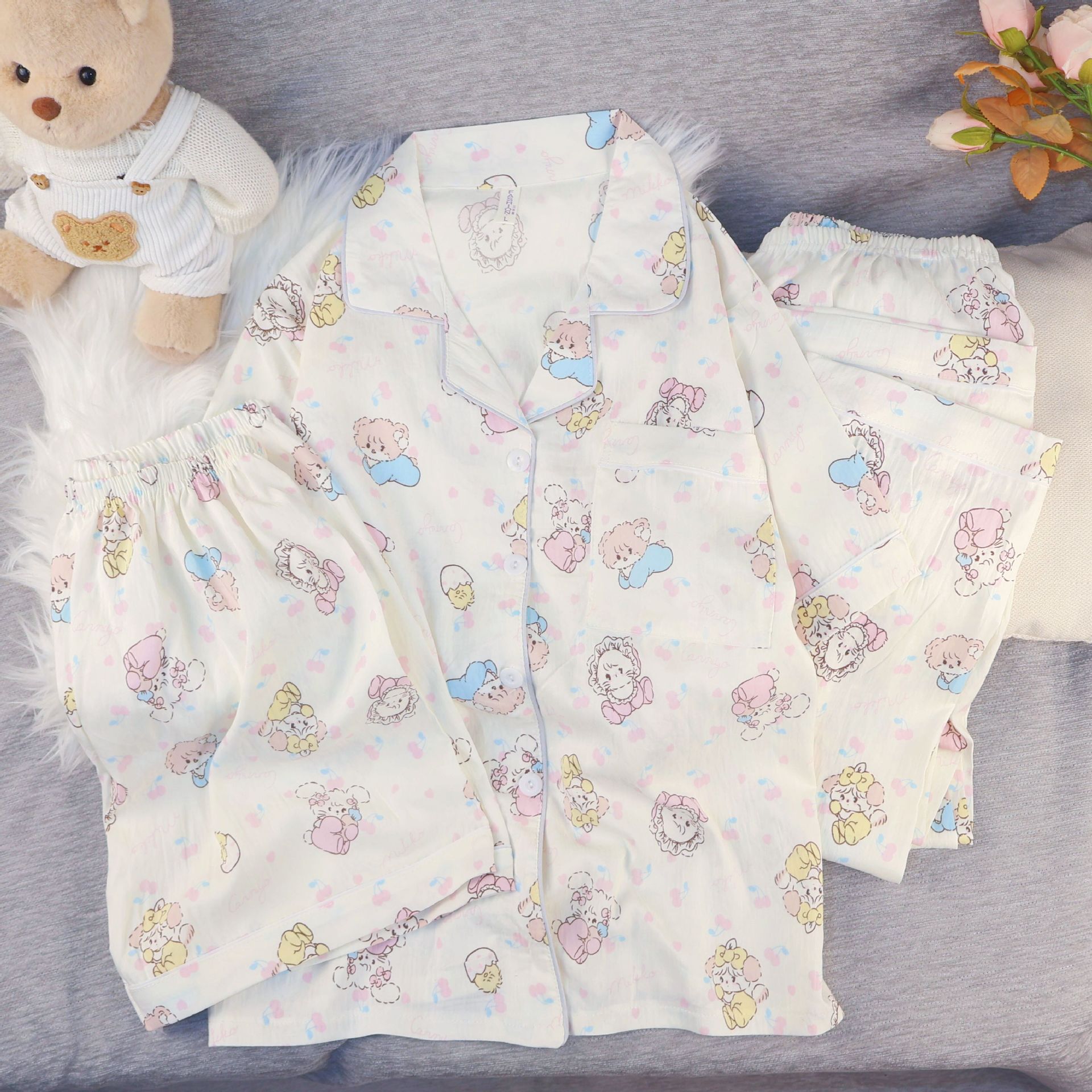 Al por mayor transfronterizo de tres piezas nubes algodón pijama cardigán con solapa mangas cortas pantalones cortos de dibujos animados a cuadros ropa para el hogar