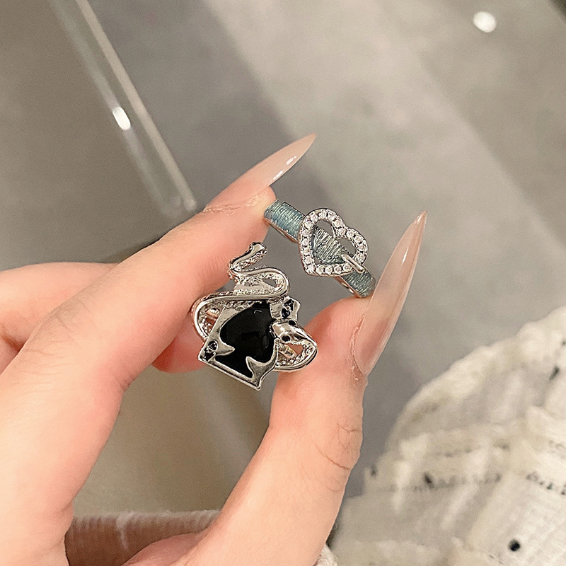 Vintage Star Mans Leather Pattern Blue Love Ring Women's Sweet Cool Niche Neutral All-match Elegant Spades Spirit Snake Finger Ring
