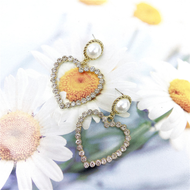 Love Perle Fée Tempérament Rétro Boucles D&#39;oreilles Niche Tendance Française display picture 4