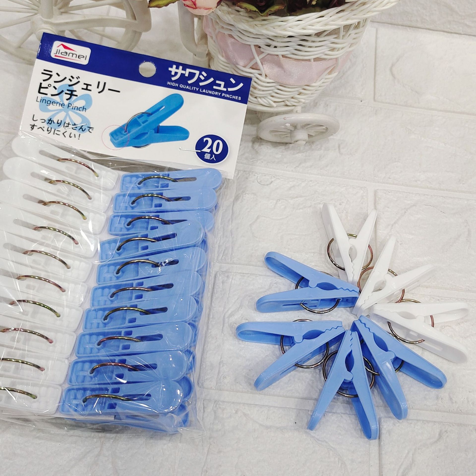 Spot practical department store multifunctional Japanese corrugated clip solid color socks underwear clip plastic clothes clip