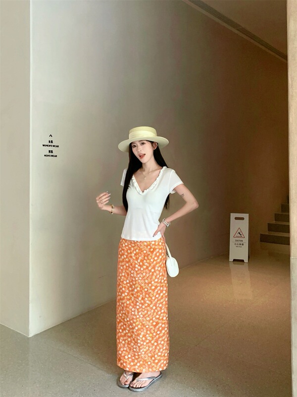 韩系穿搭套装白色v领短袖上衣女夏季碎花裙半身裙海边度假两件套|undefined