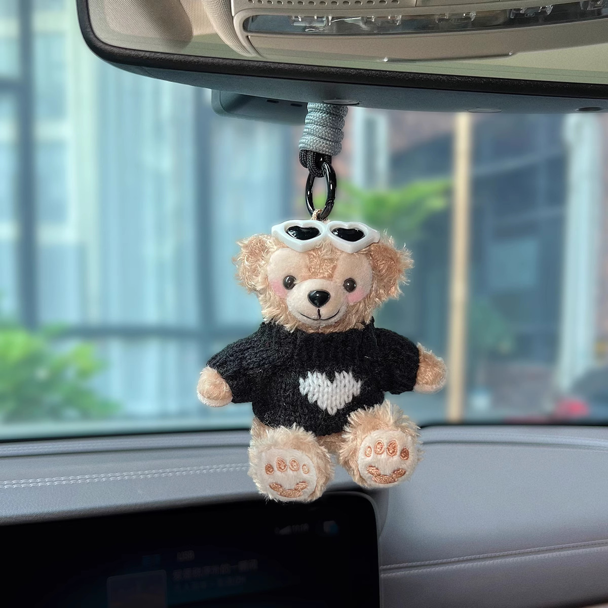 2025 nuevos colgantes de automóviles de peluche lindos muñecas de peluche decoración de automóviles colgantes de espejo retrovisor mujer