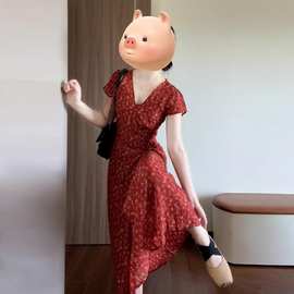 法式气质红色V领碎花连衣裙子女夏季高级感超火别致独特小众长裙