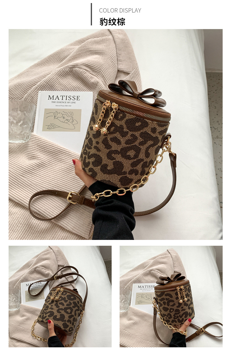 2021 New Bag Niche Fashion Leopard Crossbody Bag Autumn And Winter Bucket Bag display picture 12