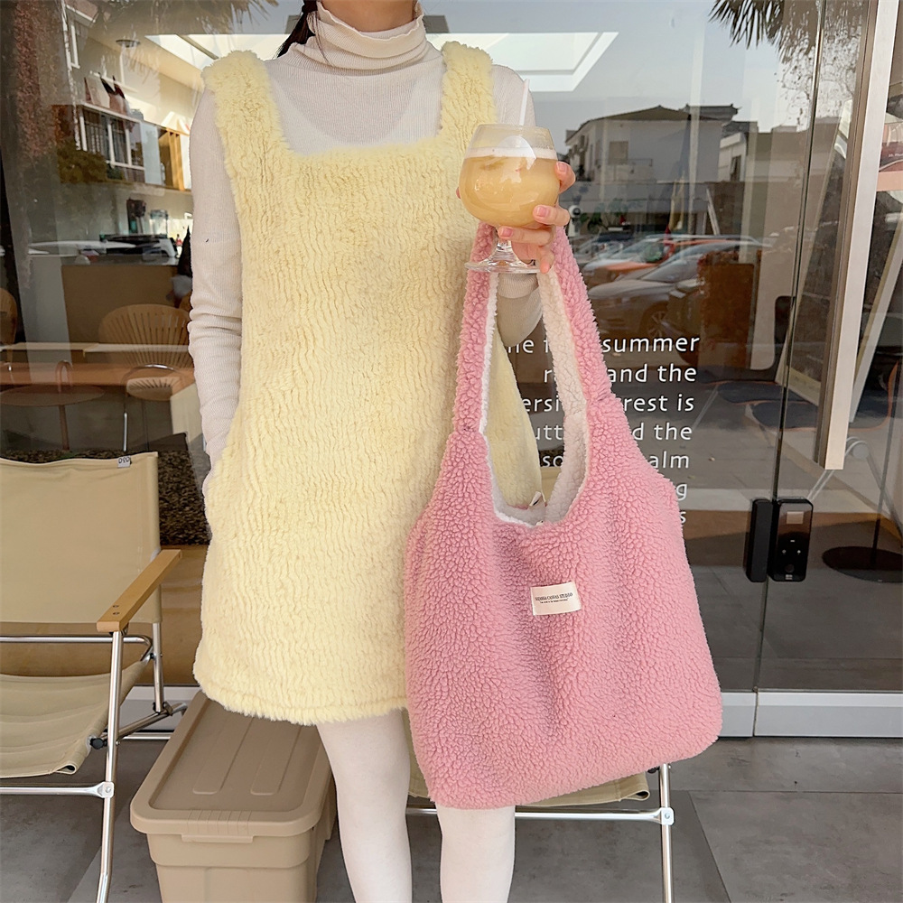 310233 Autumn/Winter Korean version dual-sided plush simple single-shoulder student large-capacity commuting vest bag undefined