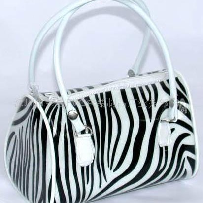 PVC礼品袋胶骨袋化妆品收纳袋手挽袋购物袋日用品包装袋洗 手液袋