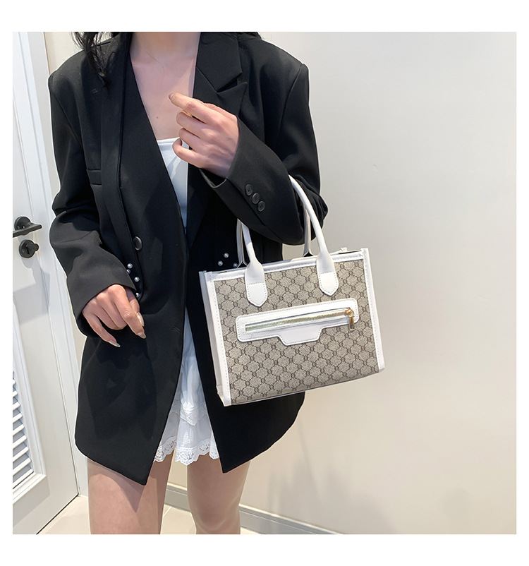 Small niche design, beautiful and personalized handbag for women 2024 new fashionable splicing trend, large capacity_voghion.com