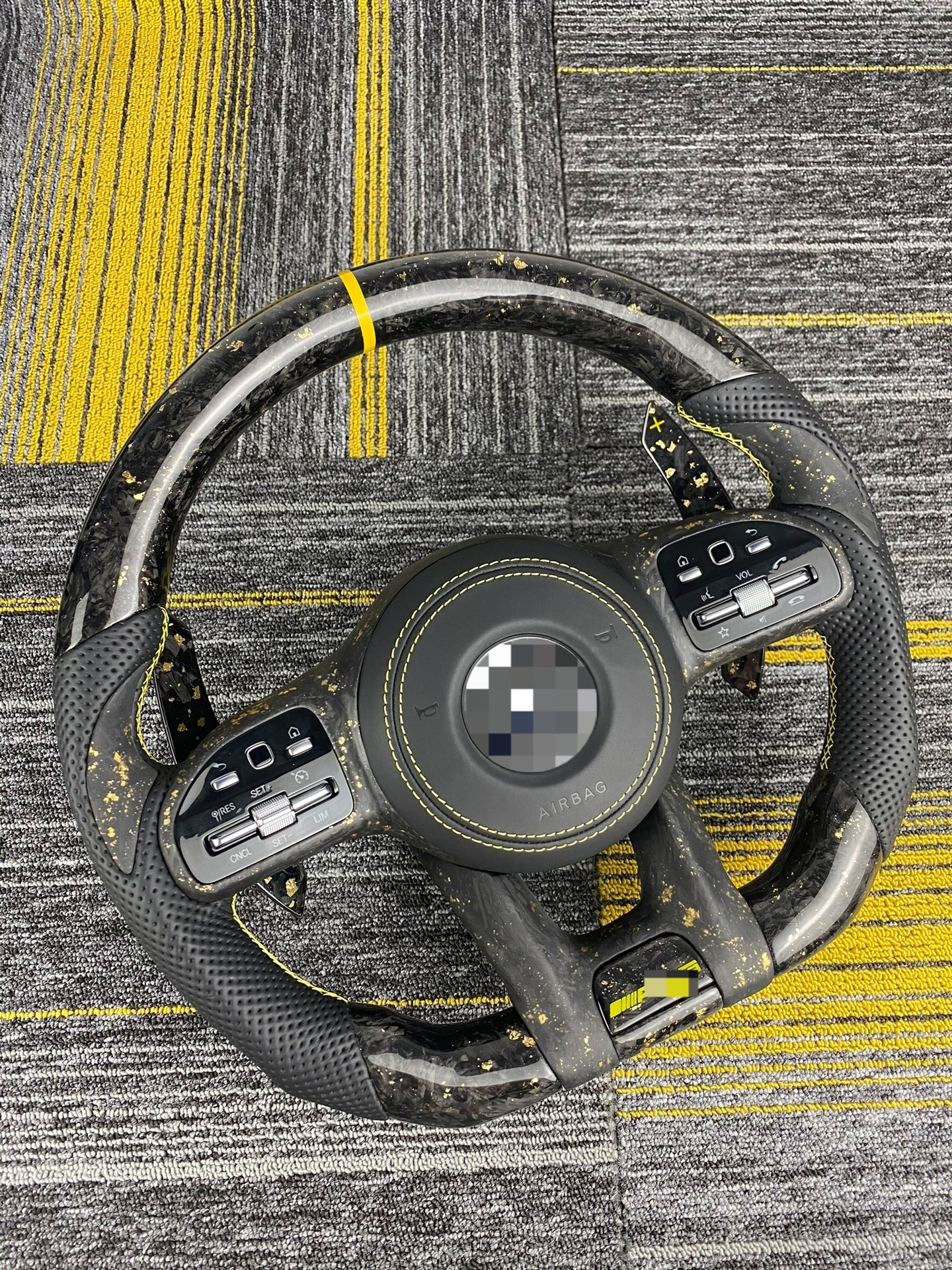 Suitable for Mercedes-Benz W204 W218 W212 GLK207 C-Class R-Class C63 A45 carbon fiber steering wheel