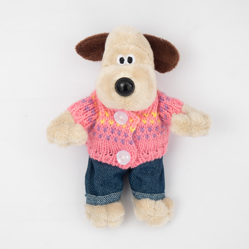 Розовые джинсы, свитер, подвеска